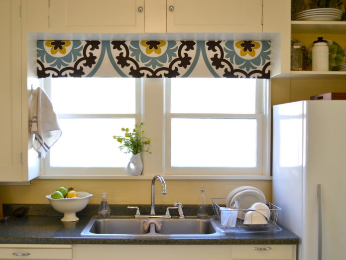 hard lambrequin in the interior of the kitchen