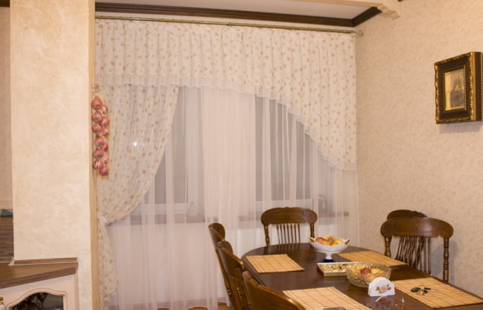 asymmetric lambrequin in the interior of the kitchen