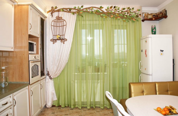 combination of a lambrequin with a curtain