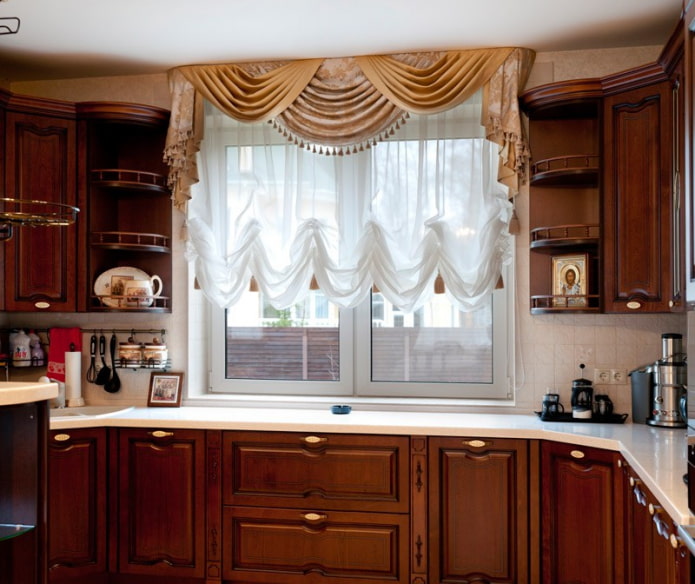 lambrequin combined with curtains