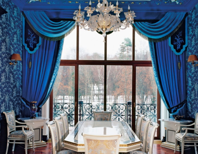 blue lambrequins in the interior