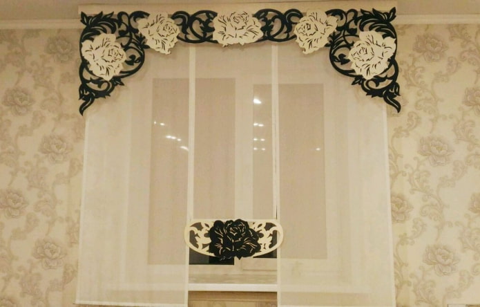 lambrequin with flowers in the interior lambrequin with flowers in the interior