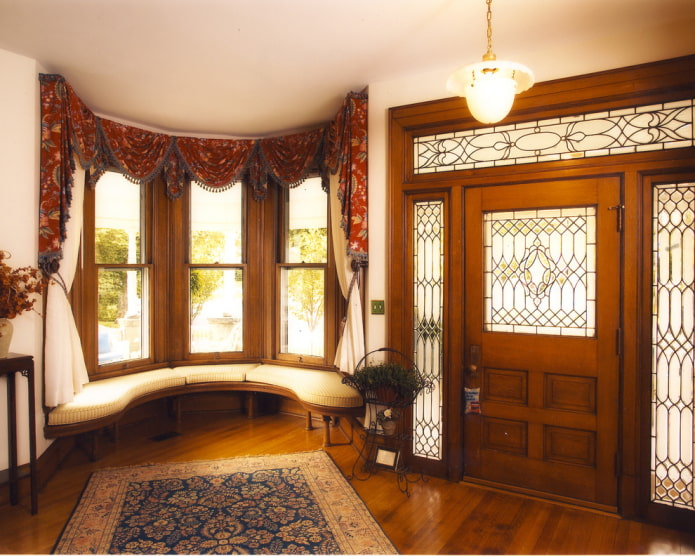 lambrequins on bay windows in the interior