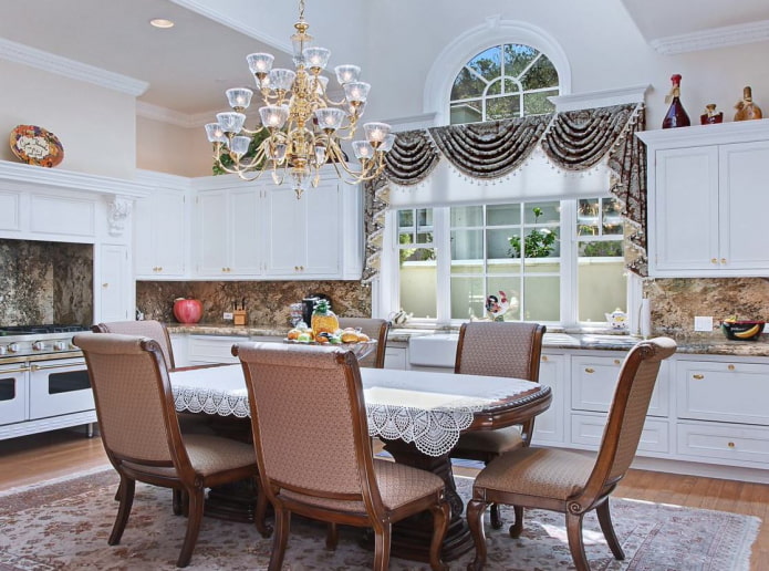 lambrequin in combination with blinds