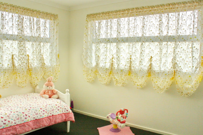 Austrian curtains in yellow Austrian curtains in yellow