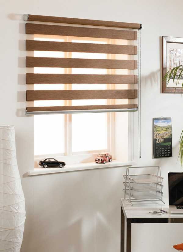 linen curtains day-night in the interior