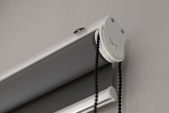 roller blinds with mechanical control