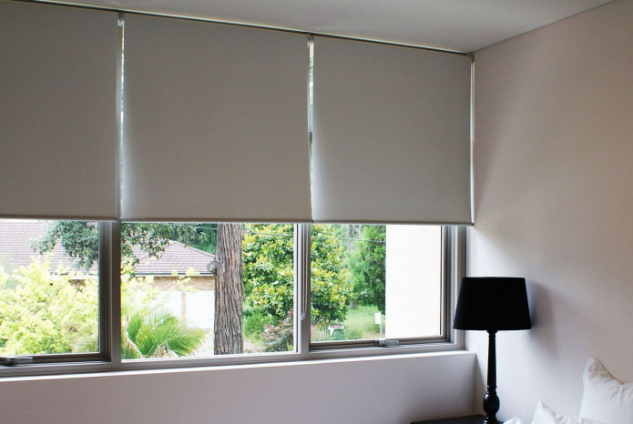 roller blinds made of polyester