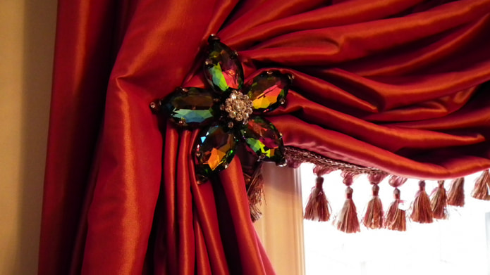 Curtain clip Curtain clip