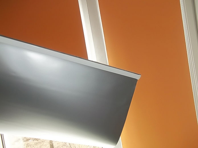 Reflective roller blind