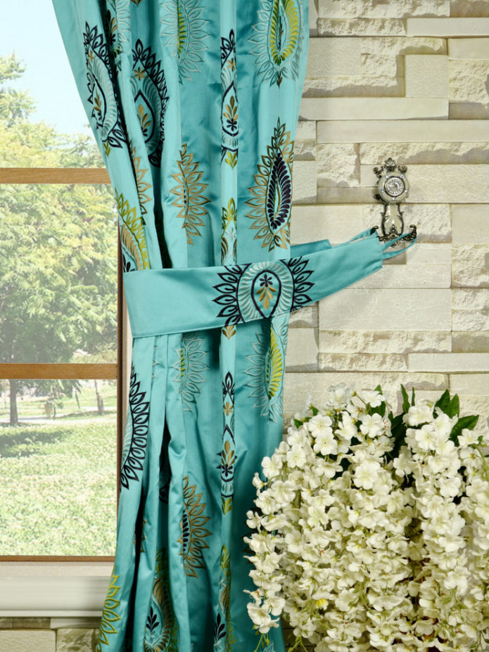 holder curtains