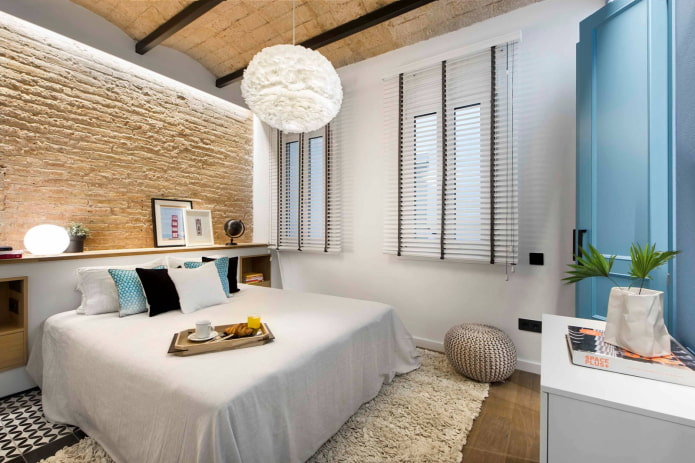horizontal slats in the bedroom
