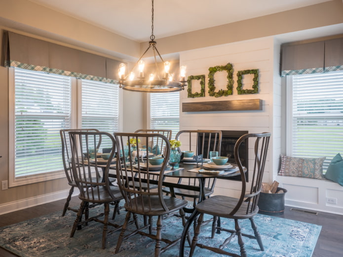 horizontal slats in combination with a lambrequin