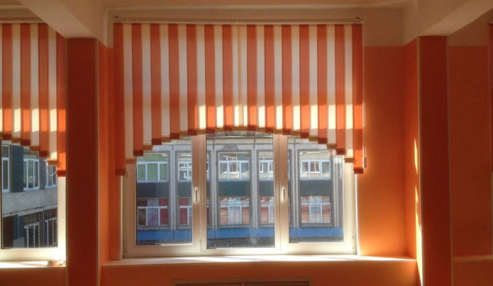 arch-shaped vertical lamellas