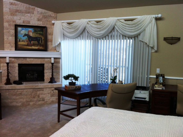 vertical slats in combination with a lambrequin