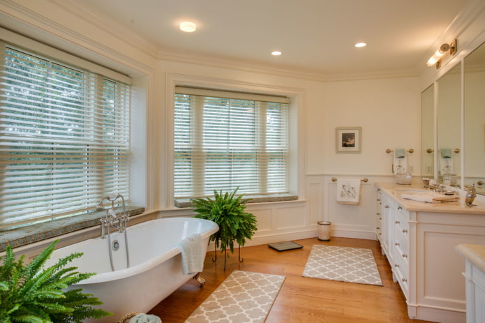 horizontal slats in the bathroom
