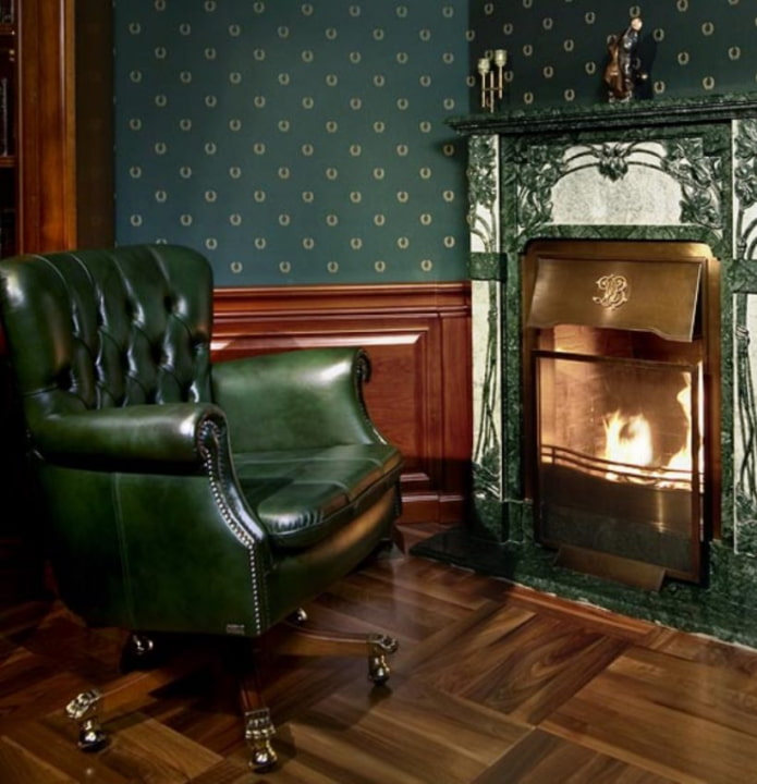 Wallpaper with heraldry