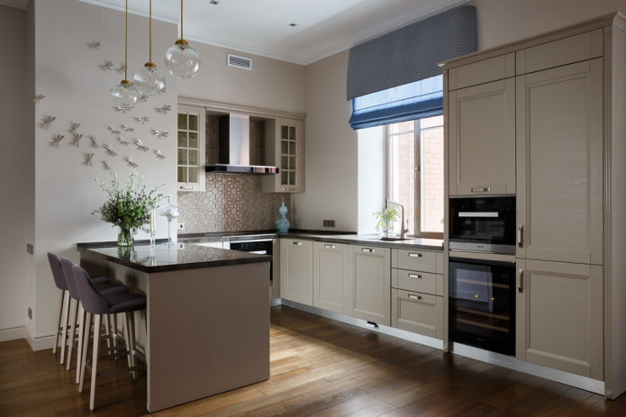 Roman curtains combined with a hard lambrequin Roman curtains combined with a hard lambrequin