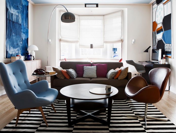 roller blinds on the bay window in a modern style