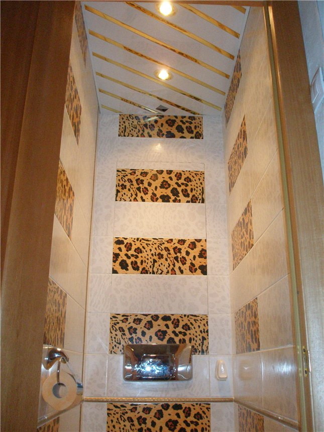 rack suspended structure in the bathroom