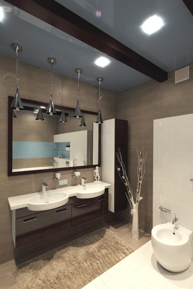 Gray-blue ceiling Gray-blue ceiling