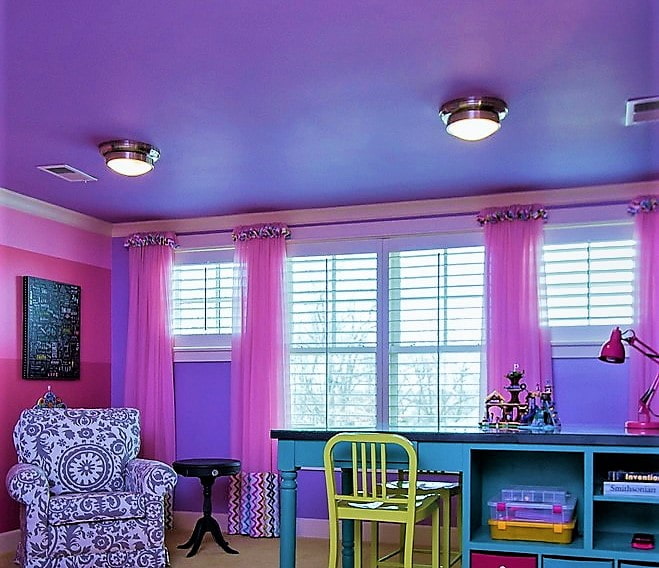 pink walls are combined with a lilac ceiling