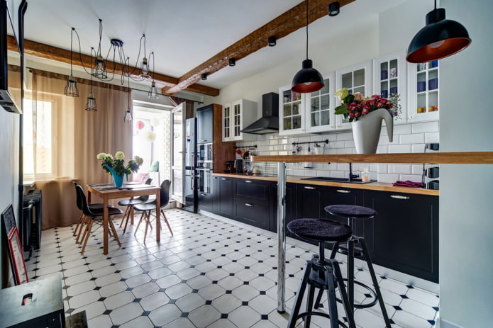 ceiling with beams in the interior of the kitchen