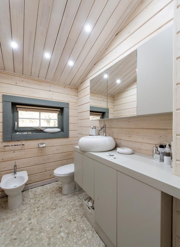 wooden ceiling in the bathroom