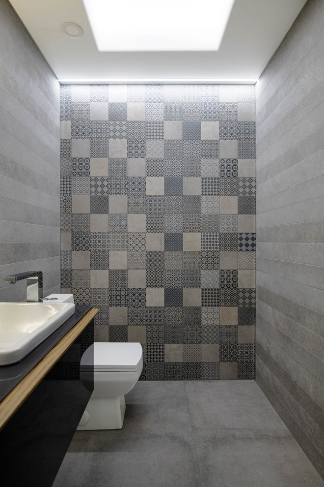 suspended structure made of plasterboard in the bathroom