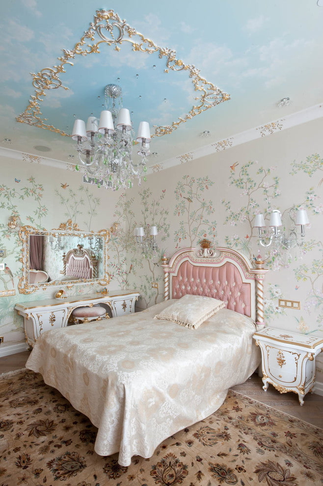 gold stucco decoration on the ceiling gold stucco decoration on the ceiling