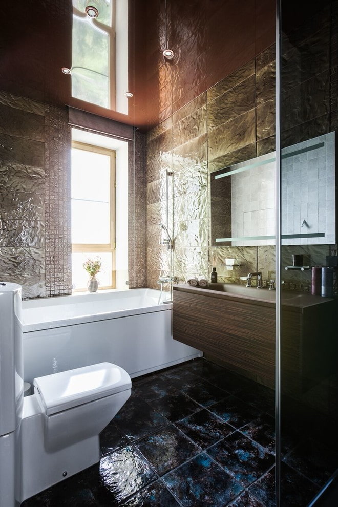 ceiling with mirror effect in the bathroom ceiling with mirror effect in the bathroom