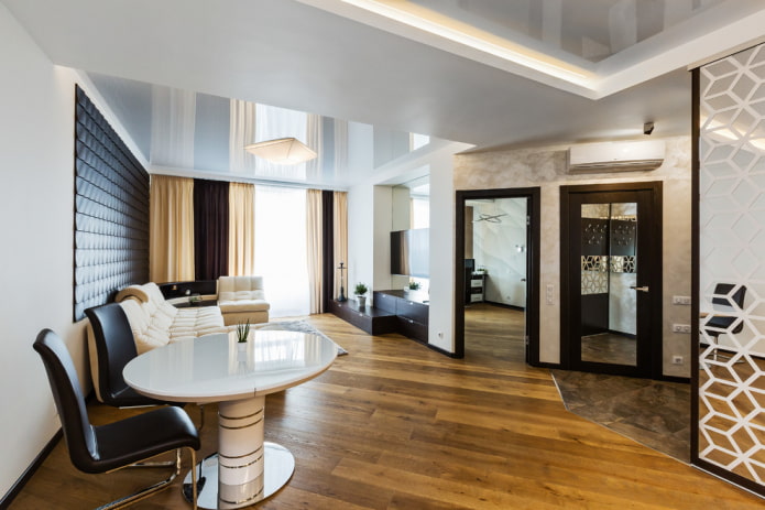 combined ceiling in the living room