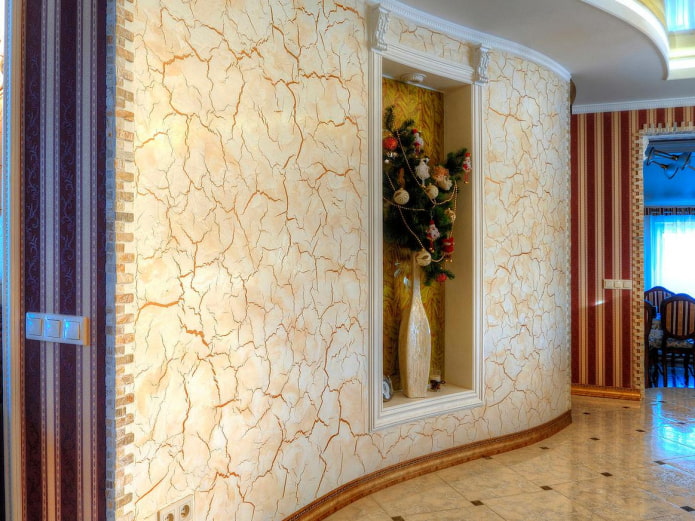 Venetian decorative plaster craquelure