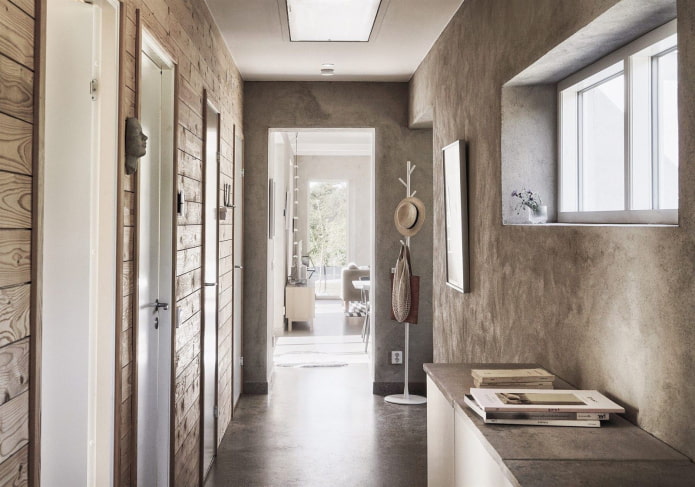 combined walls in the interior of the hallway