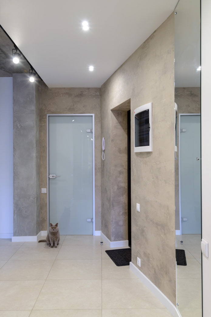 plaster for concrete in the interior of the hallway