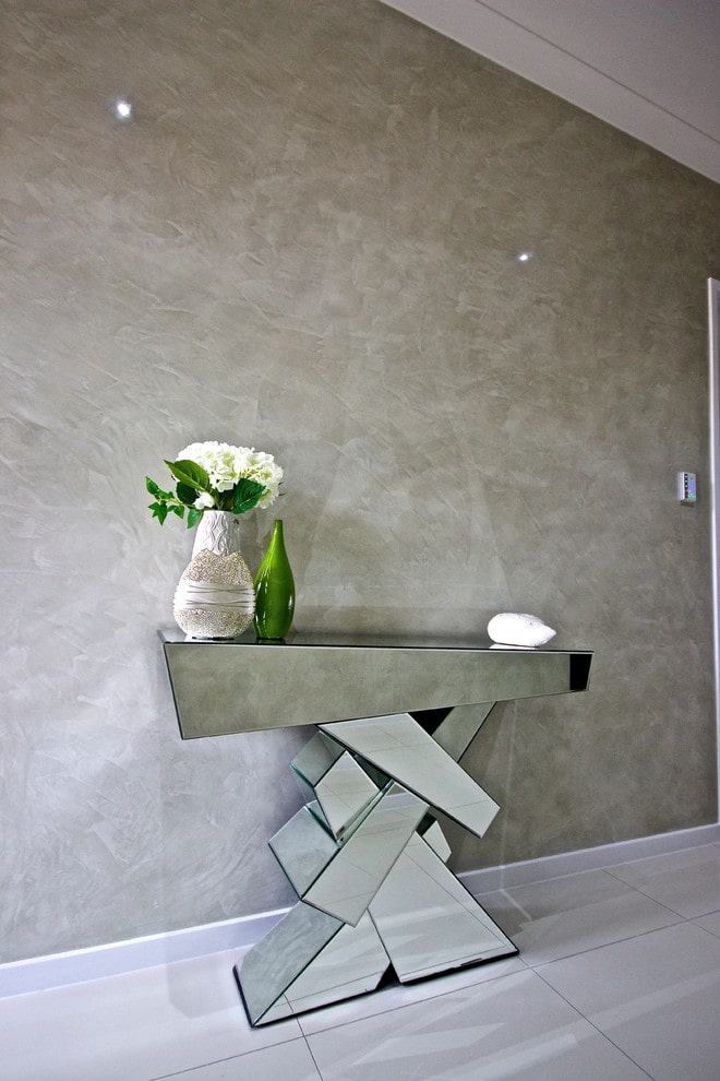 marbled plaster in the interior of the hallway