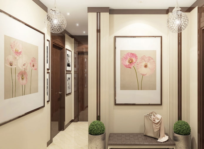 painting with flowers in the interior of the hallway