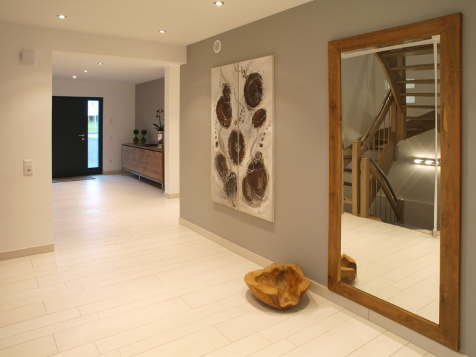 vertical picture in the interior of the hallway