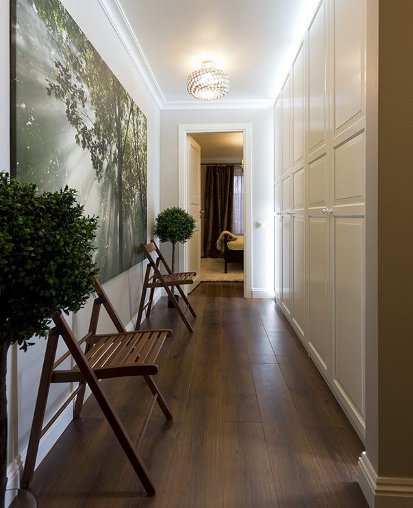 picture in a narrow corridor