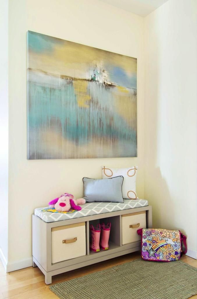 paintings in feng shui in the interior of the hallway