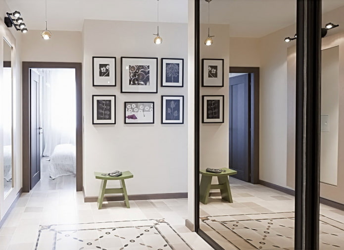 paintings in feng shui in the interior of the hallway