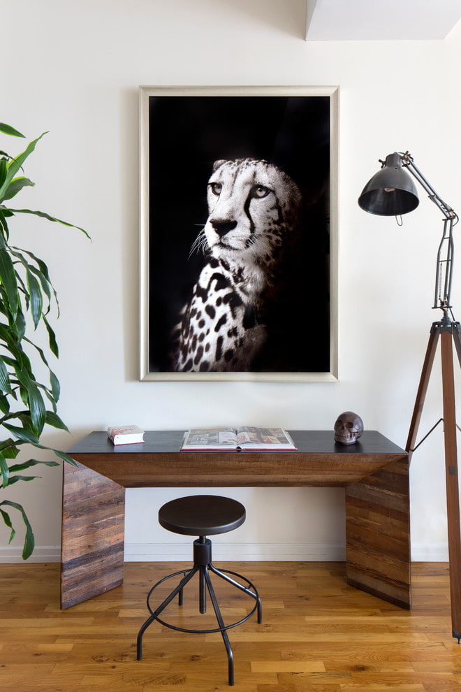 painting with a picture of a cheetah in the interior painting with a picture of a cheetah in the interior