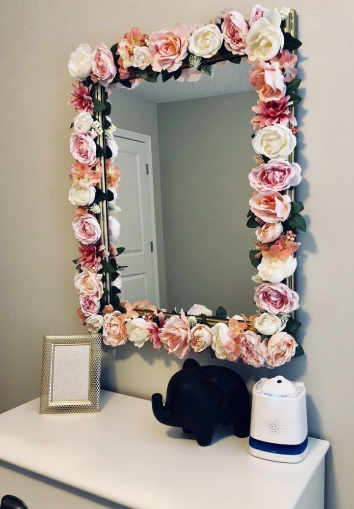 mirror decorated with flowers in the interior