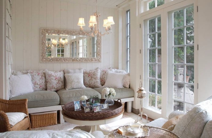 decor of a mirror product in the style of provence