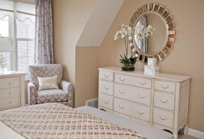 decor of a mirror product in the bedroom