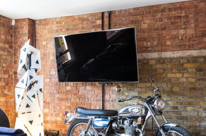 decorate the wires in the loft style