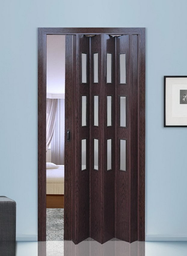 accordion doors in wenge color in the interior