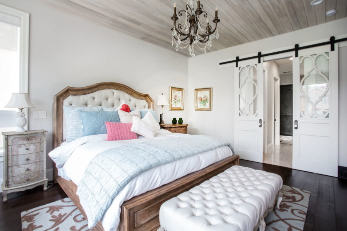 white doors with glass inserts in the interior white doors with glass inserts in the interior