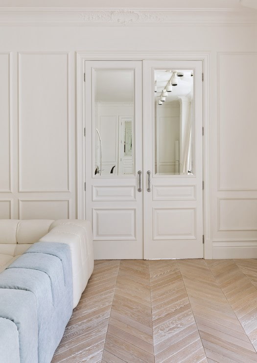 white doors with mirror inserts in the interior white doors with mirror inserts in the interior