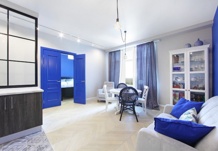 doors and floor of the opposite color in the interior doors and floor of the opposite color in the interior